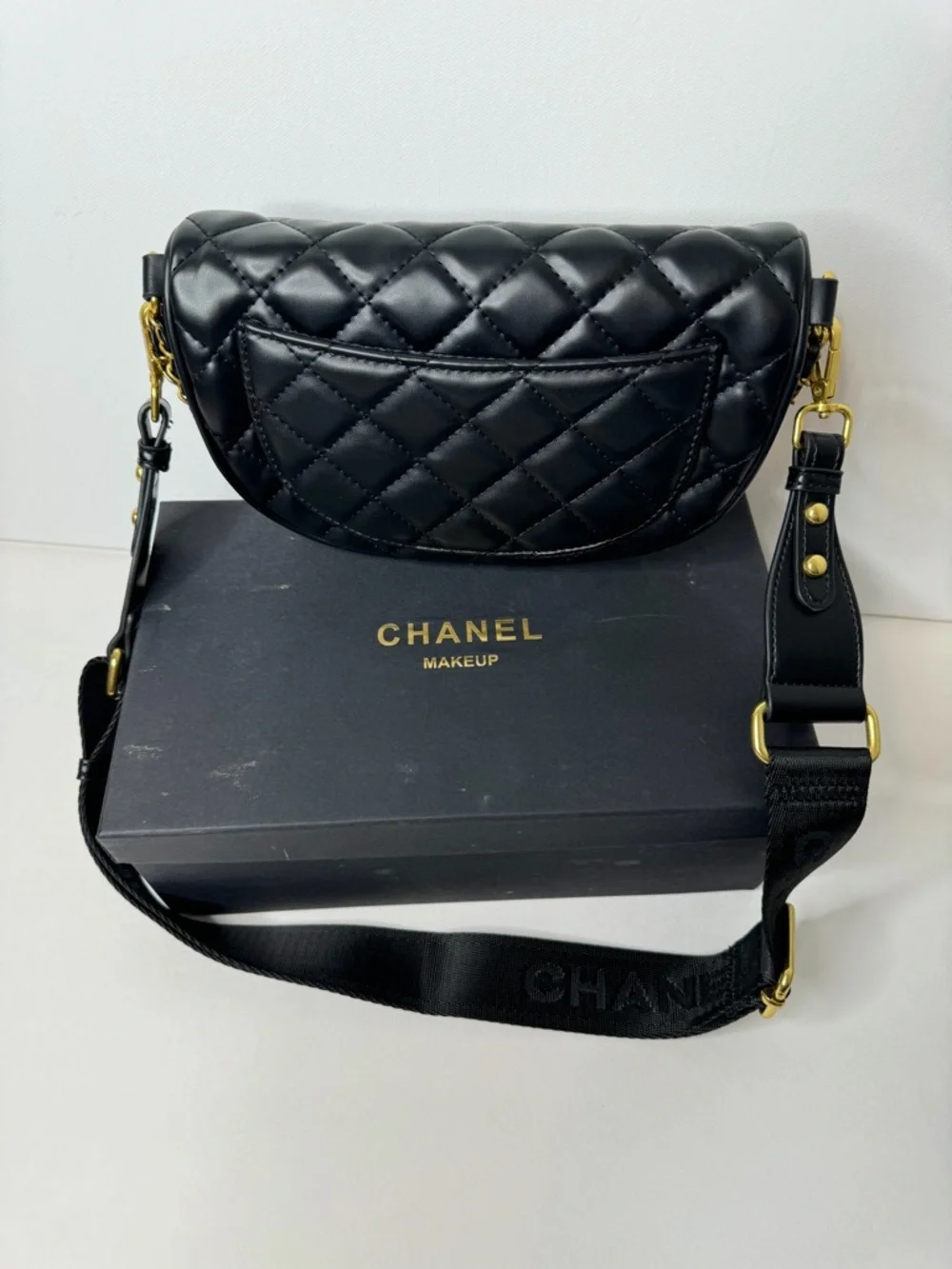 CHANEL MAKEUP BAG GWP - Picture 3 of 10